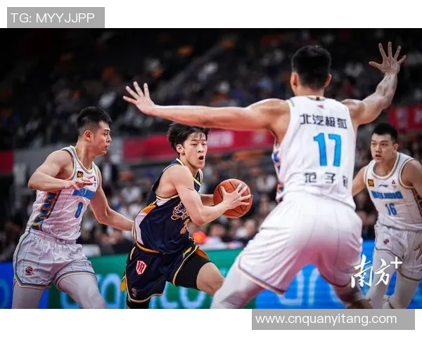 2015年CBA季后赛北京队与广东队首场对决精彩回顾与赛况分析